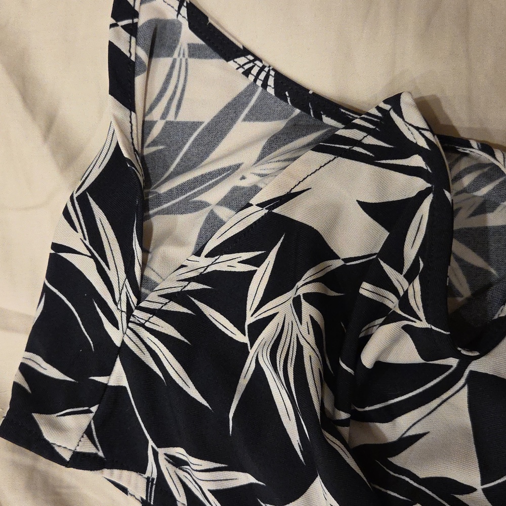 BCBGMaxAzria Top Size S - Picture 8 of 8